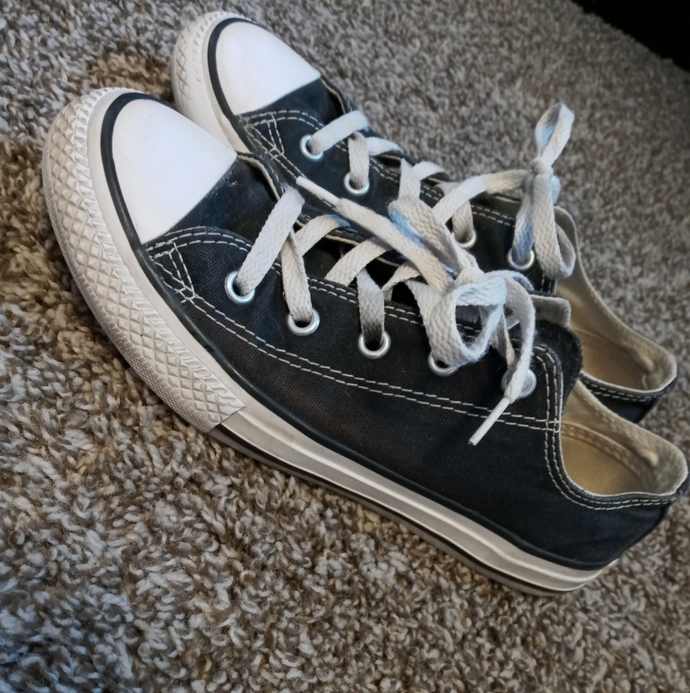 Kids blacks and white converse